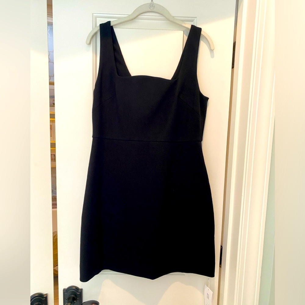 NWT Rue Sophie Black Dress. Size Medium